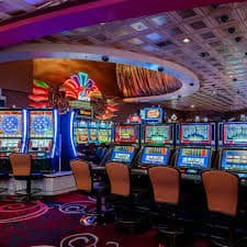 ou77 Myanmar Online Entertainment Platform Casino Slots Sports Betting ဖောက်သည်များ ကစားနေသောမြင်ကွင်း