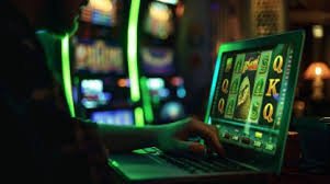 ou77 APP တွင် ဘောလုံးနှင့် Esports လောင်းကစားနေသောမြင်ကွင်း